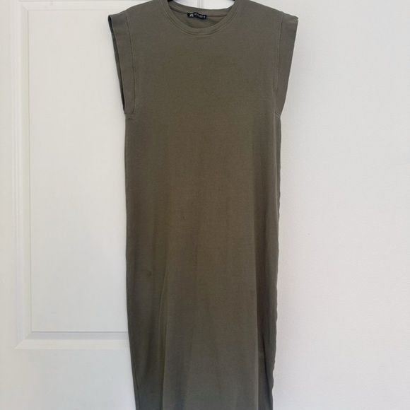 Zara women’s green ribbed sleeveless midi straight dress size medium - Picture 2 of 3